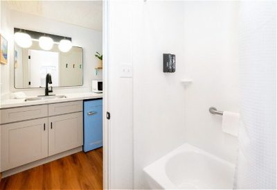 1st Floor Classic Double Queen or King room Bathroom